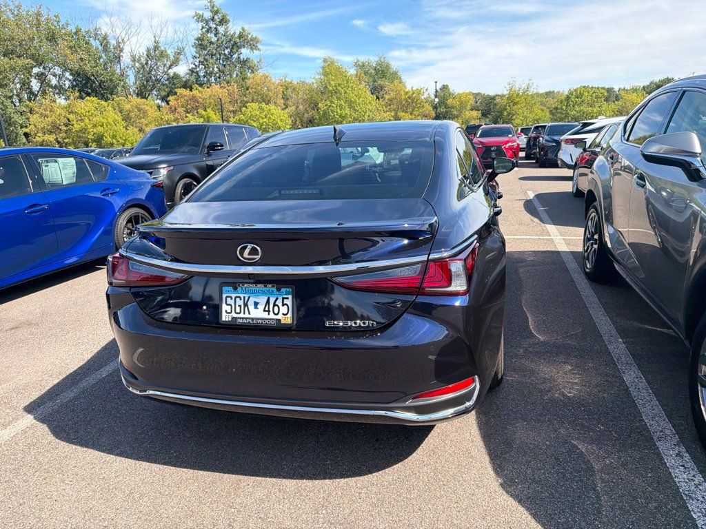 Used 2025 Lexus ES 300h Ultra Luxury FWD image 28