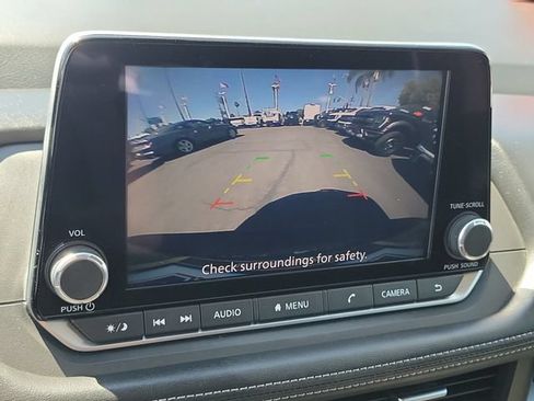 Used 2024 Nissan Rogue SV FWD image 9