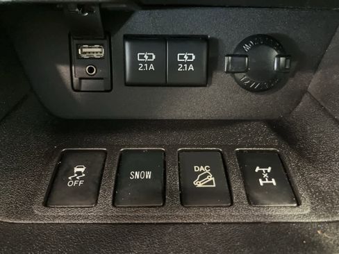 Used 2018 Toyota Highlander AWD V6 image 16