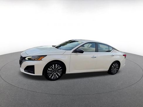 Used 2025 Nissan Altima 2.5 SV image 7