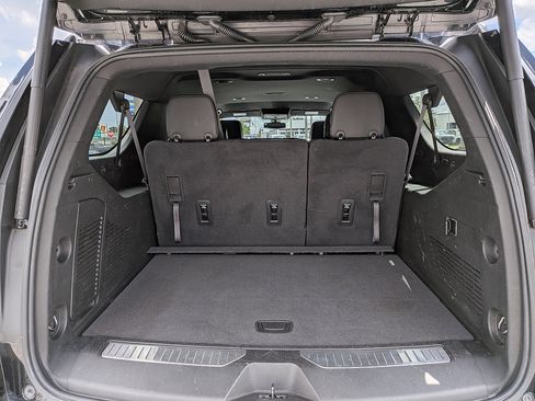 Used 2022 Chevrolet Suburban Z71 AWD/4WD image 12