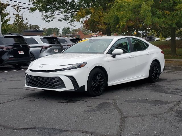 Used 2026 Toyota Camry SE AWD/4WD image 2
