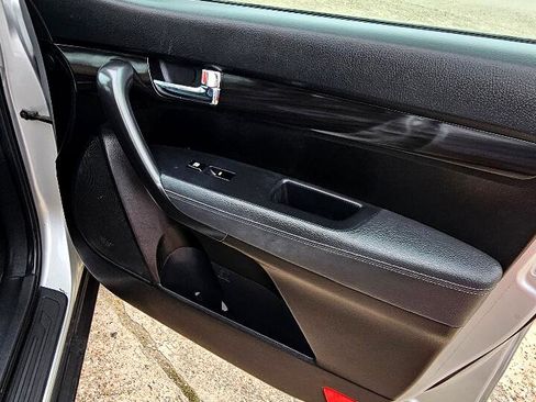 Used 2011 Kia Sorento EX w/ Premium Pkg image 30