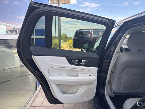 Used 2023 Volvo V60 B5 Cross Country Plus w/ Climate Package image 11