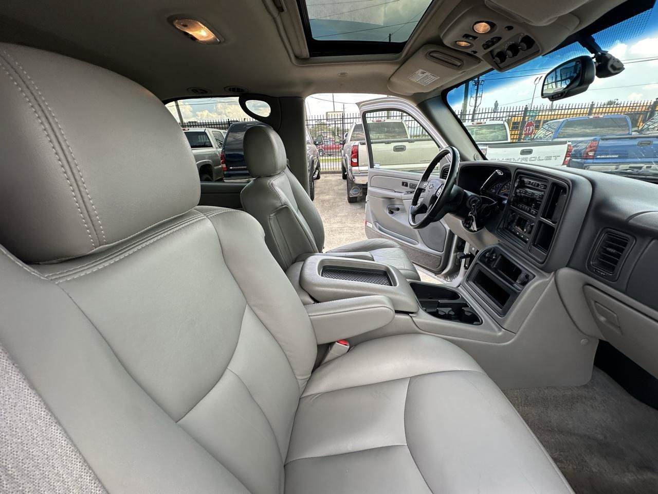 Used 2004 Chevrolet Tahoe LT w/ LT Preferred Equipment Group AWD/4WD image 63
