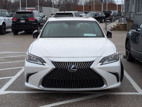 Used 2020 Lexus ES 300h w/ Premium Package image 2