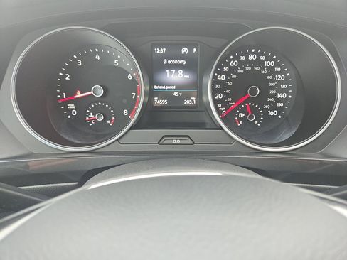 Used 2018 Volkswagen Tiguan SE w/ Panoramic Sunroof Package image 19