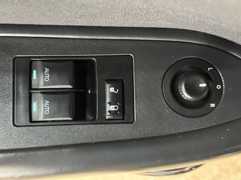 Used 2014 Dodge Challenger R/T RWD image 15