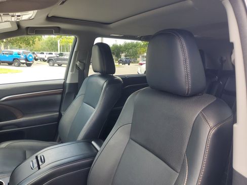 Used 2016 Toyota Highlander Limited AWD/4WD image 19