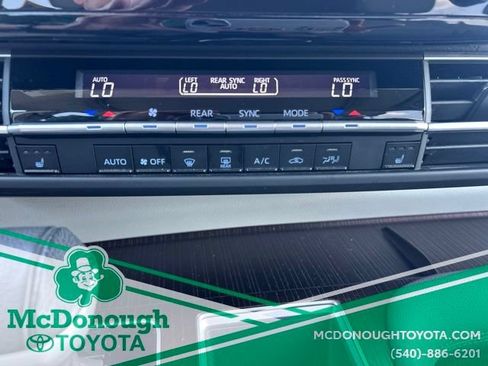 Used 2023 Toyota Sienna XLE FWD image 4