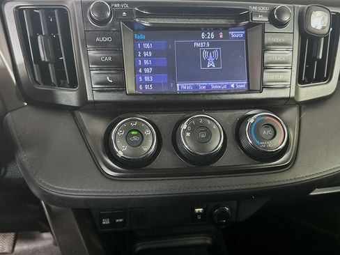 Used 2018 Toyota RAV4 LE FWD image 22