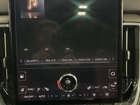 Used 2025 GMC Yukon XL Denali w/ Sun & Power Step Package image 32