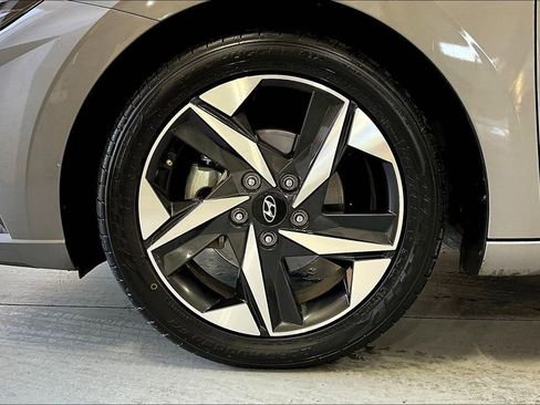 Certified 2022 Hyundai Elantra Limited image 11