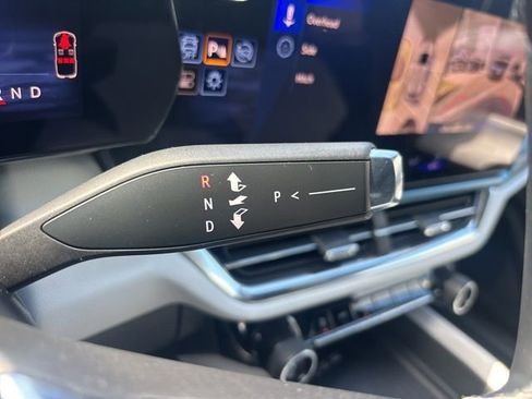 Used 2025 Chevrolet Equinox EV LT FWD image 9