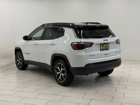 Used 2025 Jeep Compass Limited image 2
