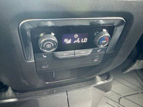 New 2025 Chevrolet Suburban Premier image 17