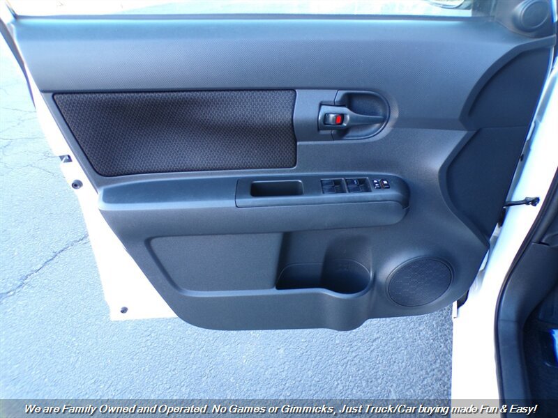 Used 2010 Scion xB FWD image 13