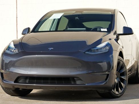 Used 2022 Tesla Model Y Long Range AWD/4WD image 3