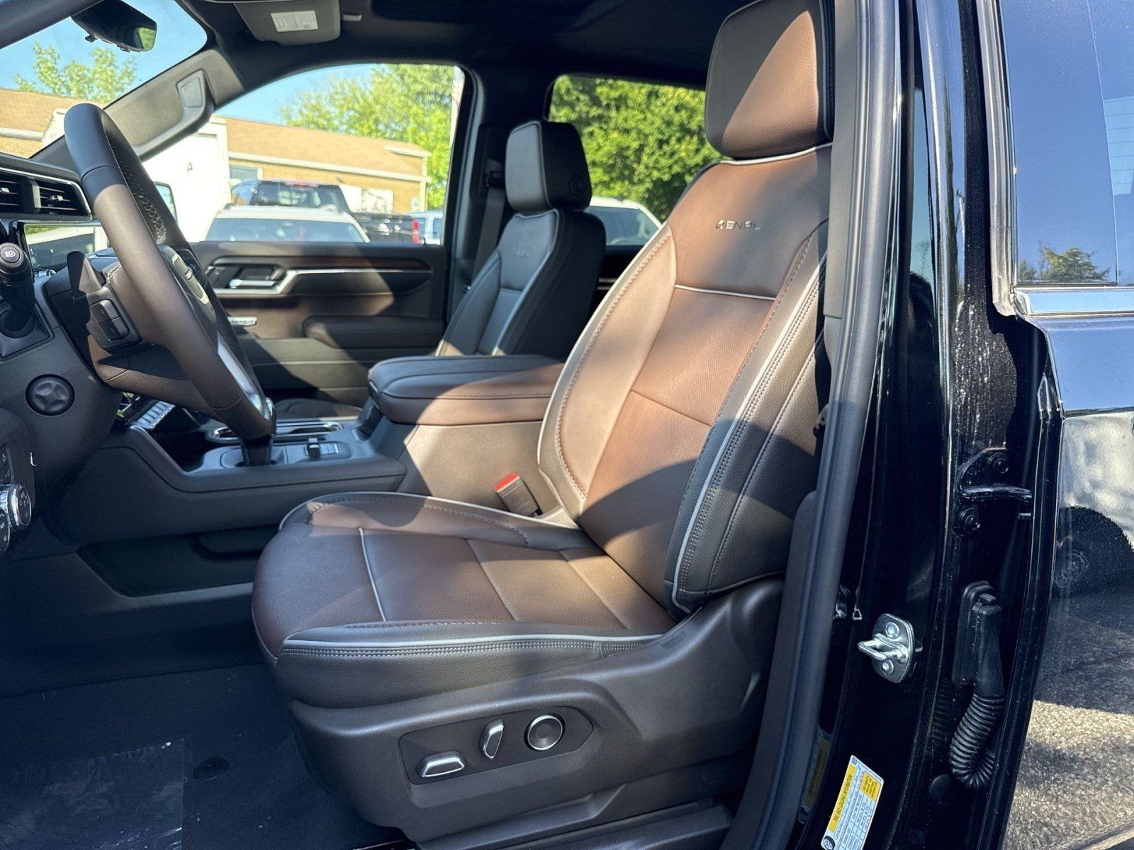 New 2026 GMC Sierra 1500 Denali w/ Denali Reserve Package AWD/4WD image 11