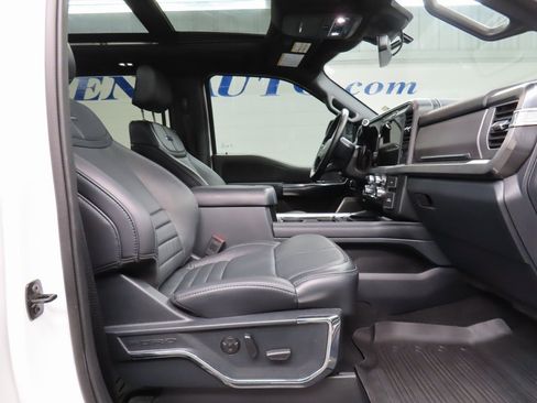 Used 2025 Ford F450 Platinum w/ FX4 Off-Road Package image 29