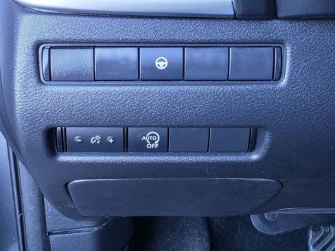 Used 2023 Nissan Rogue SV image 24