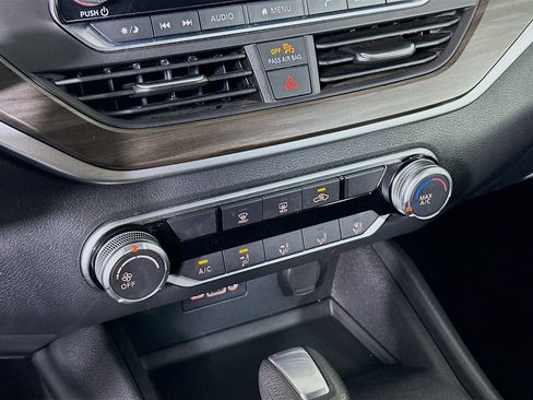 Used 2025 Nissan Altima 2.5 SV image 23