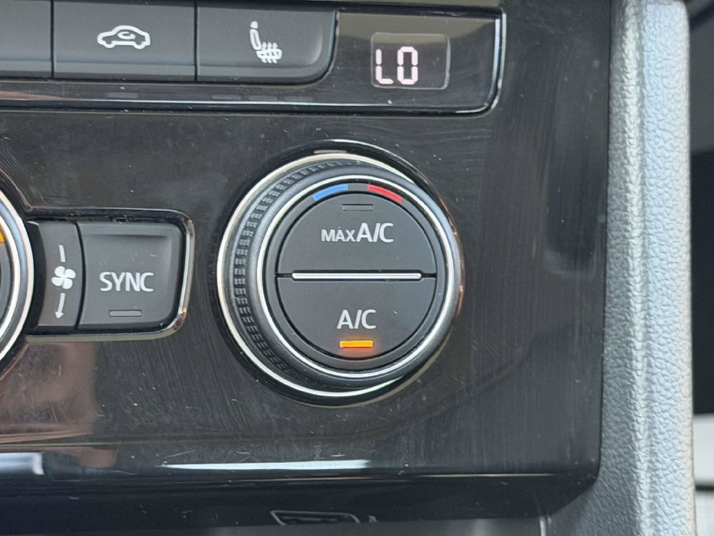 Used 2019 Volkswagen Jetta SE FWD image 34