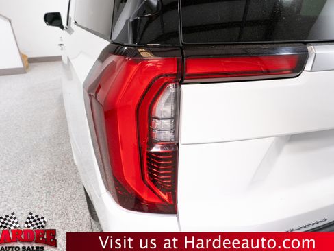 Used 2025 GMC Yukon XL Denali image 9