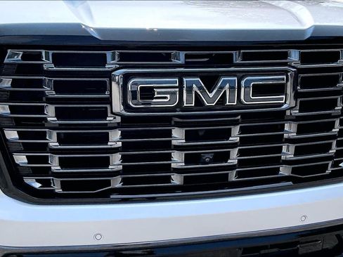 Used 2025 GMC Yukon XL Denali Ultimate AWD/4WD image 30