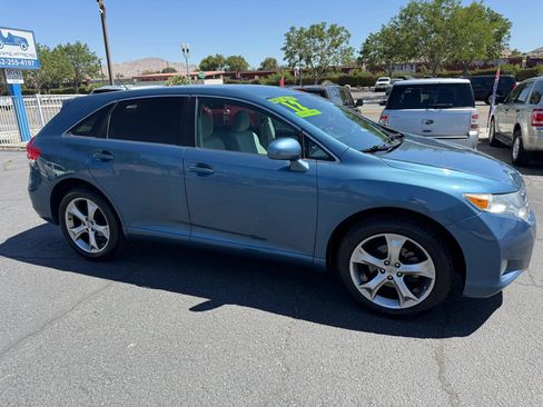 Used 2012 Toyota Venza LE FWD image 2
