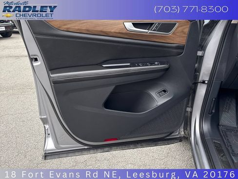 Used 2025 Volkswagen Atlas SE AWD/4WD image 13