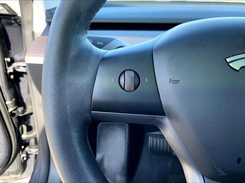 Used 2023 Tesla Model 3 Standard Range image 22