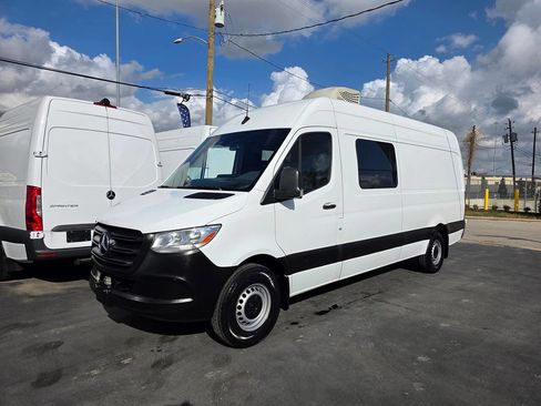 Used 2020 Mercedes-Benz Sprinter 2500 image 28
