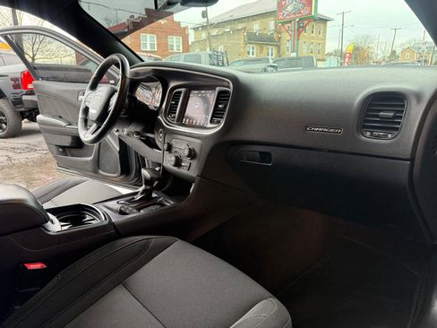 Used 2017 Dodge Charger SXT w/ Navigation & Travel Group image 17