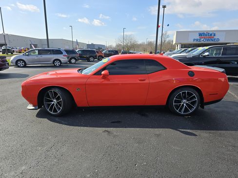 Used 2017 Dodge Challenger R/T Scat Pack w/ Leather Interior Group image 18