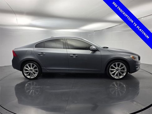 Used 2018 Volvo S60 T5 Inscription Platinum image 3