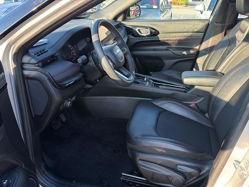 Used 2025 Jeep Compass Trailhawk AWD/4WD image 10