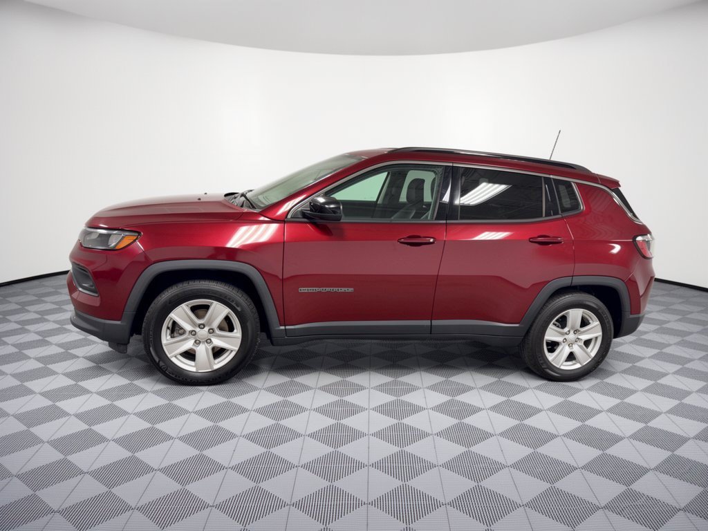 Used 2022 Jeep Compass Latitude FWD image 2
