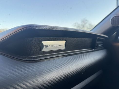 Used 2018 Ford Mustang Coupe image 14