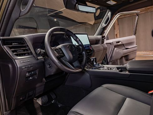 Used 2026 Lexus GX 550 Luxury+ w/ Accessory Package (2T) image 13