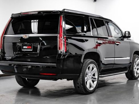 Used 2018 Cadillac Escalade Luxury RWD image 12