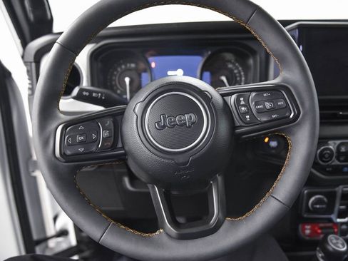Used 2024 Jeep Wrangler Unlimited AWD/4WD image 17