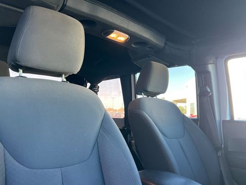 Used 2018 Jeep Wrangler Unlimited Sport S image 19