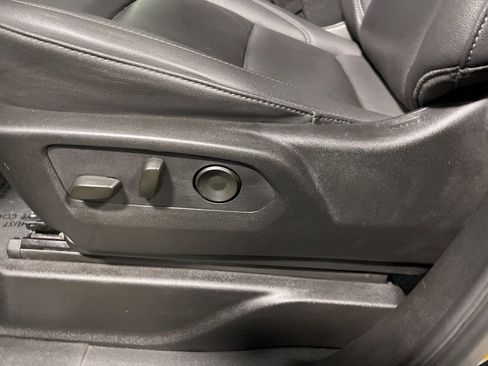 Used 2024 Chevrolet Suburban LT image 30