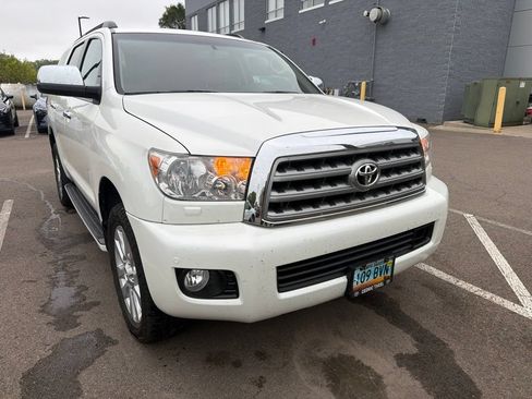 Used 2017 Toyota Sequoia Platinum AWD/4WD image 5