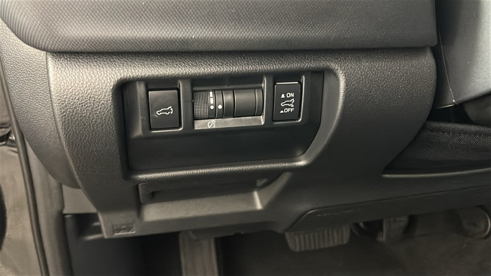 Used 2025 Subaru Forester Premium AWD/4WD image 23