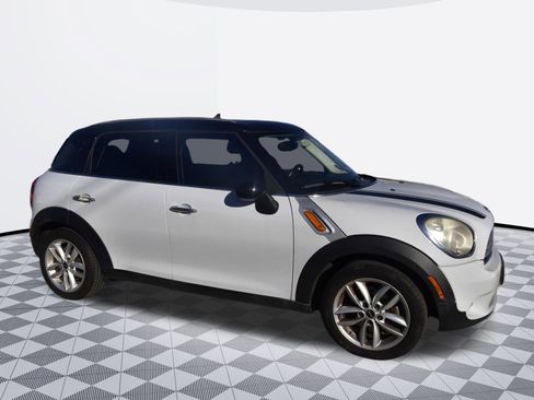 Used 2013 MINI Cooper Countryman image 2