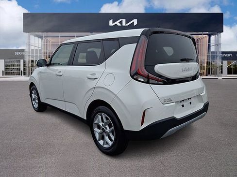 Certified 2023 Kia Soul LX w/ LX Technology Package FWD image 4