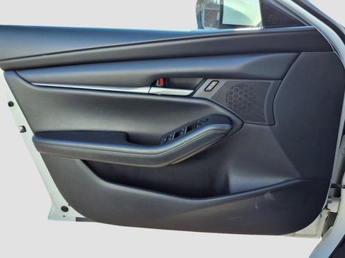Used 2023 MAZDA MAZDA3 s image 17