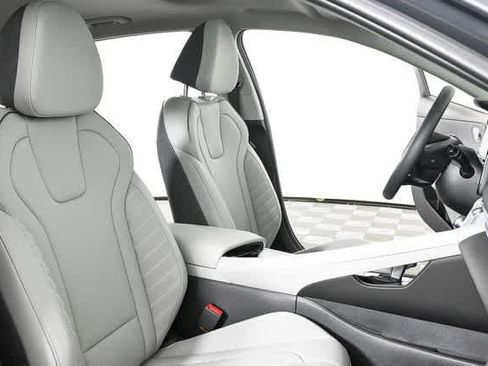 New 2025 Hyundai Elantra Limited image 22